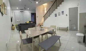 Four Leaf Clover Residence @ Crest Mount Austin JB - Kampong Bukit Lintang