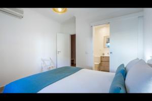 Falésia Modern Flat WBalcony & Pool by LovelyStay