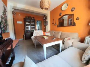 El sueño de la pintora, al lado de las piscinas