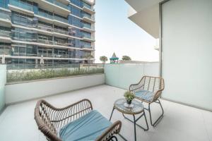 StoneTree - Furnished Studio in Golf Promenade 3A