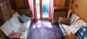 Old cottage, steep hill, read info and rating