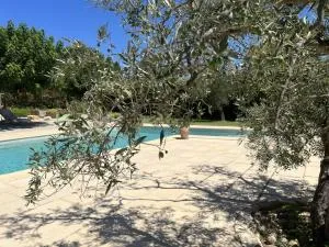 Charmant appartement calme à Paradou - 丰维耶