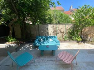 Maisons de vacances Maison 200m2- 9 chambres avec sdb - 16-18 personnes - seminaire-Proche Centre-Ville-Gare et Arena-terrasse : photos des chambres