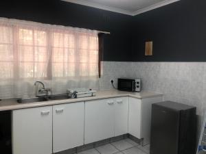 Hillcrest/Waterfall Garden Hideaway!