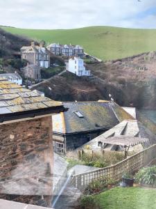 Luxury Fisherman’s Cottage Historic Port Isaac