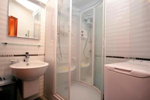 Two-Bedroom Apartment with Sea View room in Plava Vila Beach Apartments Sveti Stefan