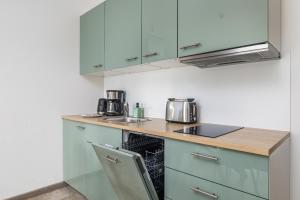 Apartment Five Seas with Parking & Swimming Pool by Noclegi Renters