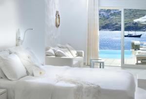 Myconian Grand Suite with Sea View