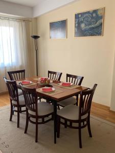 Bright top floor apartment with free parking