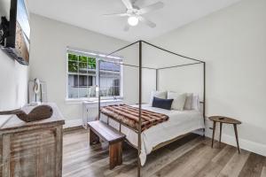 CocoBreeze - Poolside Paradise Mins to Beach!