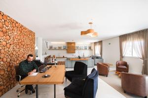 Altitude Lodge Hotel