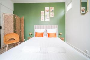 Green studio cosy and confortable - III