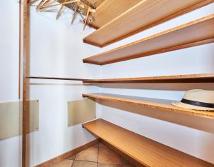 Quiet Villa in Buger with amazing pool, paddle court and nice garden