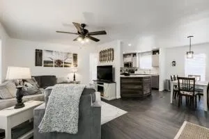 Cozy Mountain Town Farmhouse with Air Conditioning - Mountainaire