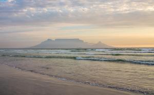 Complete self-catering apartment close to the beach