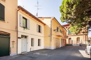 Piazza Savonarola 13