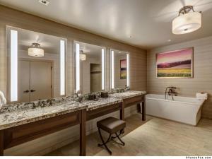 Vineyard View Suite room in Vintners Resort