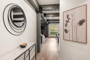 Enclave 110, Snowmass Ski-InSki-Out Condo wShared PoolHot TubGymWiFi
