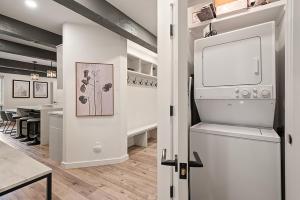 Enclave 110, Snowmass Ski-InSki-Out Condo wShared PoolHot TubGymWiFi
