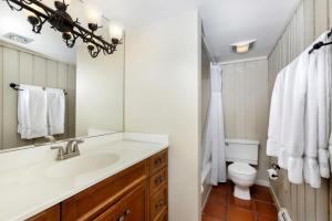 Concept 600 unit 308, Convenient Downtown Location, Private Deck, and Fireplace