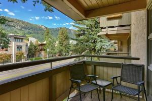 Concept 600 unit 308, Convenient Downtown Location, Private Deck, and Fireplace