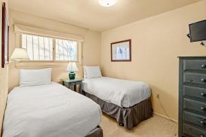 Aspen Townhouse East Unit 7, Exceptional Location