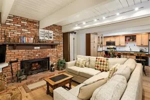 Chateau Dumont Unit 2, Condo with Central, Downtown Location - أسبين