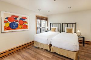 Old Hundred Unit 104, Sunny, Corner Townhouse, Treetop Views, 3 Blocks to Aspen Mtn