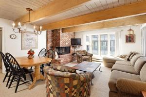 Chateau Dumont Unit 14, Spacious 3 Bedroom Condo, 1 Block from Downtown Aspen