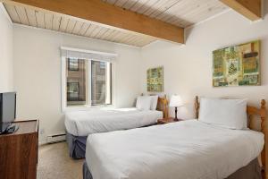 Chateau Dumont Unit 14, Spacious 3 Bedroom Condo, 1 Block from Downtown Aspen