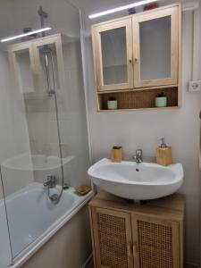 T2 Calvi entierement équipé à 150m de la plage.