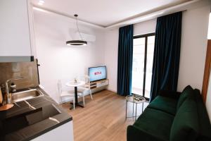 Barrikada Str Modern Apartments - THE NEST