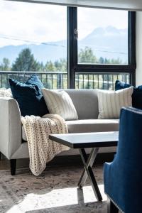 Stoked 4Ever - Revelstoke Condo (+Hot Tub)