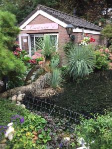 Romantisch Tiny Gardenhouse in beautiful garden