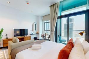 Vacationer Holiday Homes I Elegant Studio I Pool with Burj Khalifa Views l Business Bay