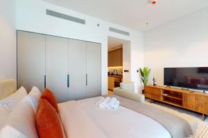 Vacationer Holiday Homes I Elegant Studio I Pool with Burj Khalifa Views l Business Bay
