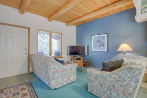 Pet-Friendly Mountain Cabin in Taos County!