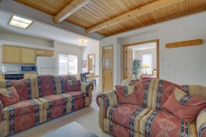 Charming Amalia Retreat with Fireplace and Grill!