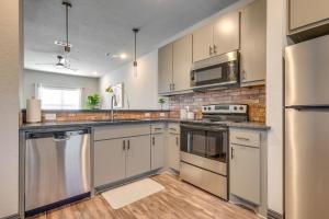 Newly Built Corner Hideaway 3 Mi to Texas A and M