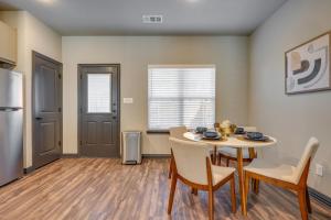 Newly Built Corner Hideaway 3 Mi to Texas A and M