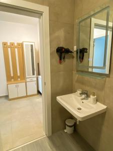FRONT Apartment