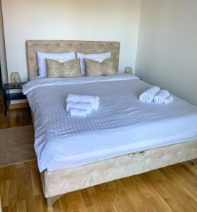 FRONT Apartment