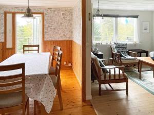 6 person holiday home in HENÅN