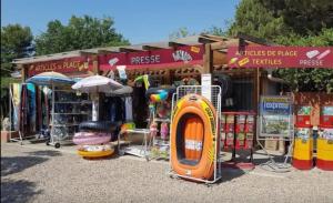Campings Mobil-home 5 personnes dans camping Mar Estang 4 etoiles avec acces a la plage : photos des chambres