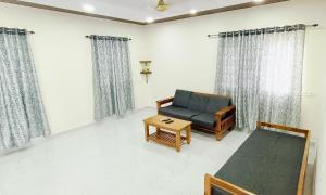 TrueLife - Chinmai Nivas - Breakfast Included - Modern 2BHK homes for families - Tirumala Mountain View - Fast WiFi - Many restaurants nearby - Hall, AC bedrooms, Modular Kitchen - Android TV - 250 Jio Channels - Top Service with lots of Love