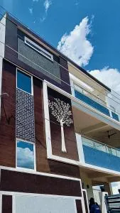 TrueLife Homestays - Chinmai Nivas - Modern 2BHK homes for family - Tirumala Mountain View - Best Peaceful Location - Many restaurants nearby - Large hall, AC bedrooms, Modular Kitchen - Fast WiFi - Android TV - 250 Jio Channels - Pīleru