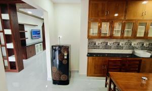 TrueLife - Chinmai Nivas - Breakfast Included - Modern 2BHK homes for families - Tirumala Mountain View - Fast WiFi - Many restaurants nearby - Hall, AC bedrooms, Modular Kitchen - Android TV - 250 Jio Channels - Top Service with lots of Love