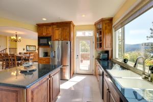 Lake Arrowhead Home w 3 Decks & Stunning Views!