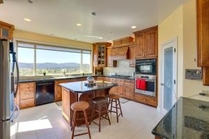 Lake Arrowhead Home with 3 Decks and Stunning Views!