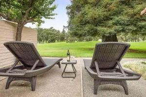 Relaxation on Silverado Fairway - 扬特维尔